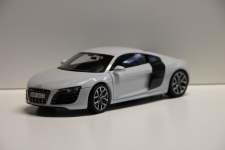 Dokonale zpracovaný model vozu v měřítku 1:18