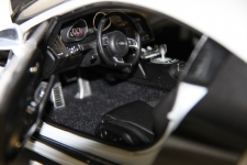 Dokonale zpracovaný model vozu v měřítku 1:18
